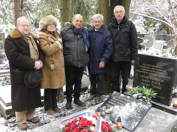 V piatok 20. februára 2026 sme si pripomenuli 75. výročie popravy troch bývalých študentov trenčianskeho gymnázia Antona Tunegu, Alberta Púčika a Eduarda Tesára položením venca na ich hrobe na Martinskom cintoríne v Bratislave. Stali sa obeťami túžby za štátnu samostatnosť Slovenska.